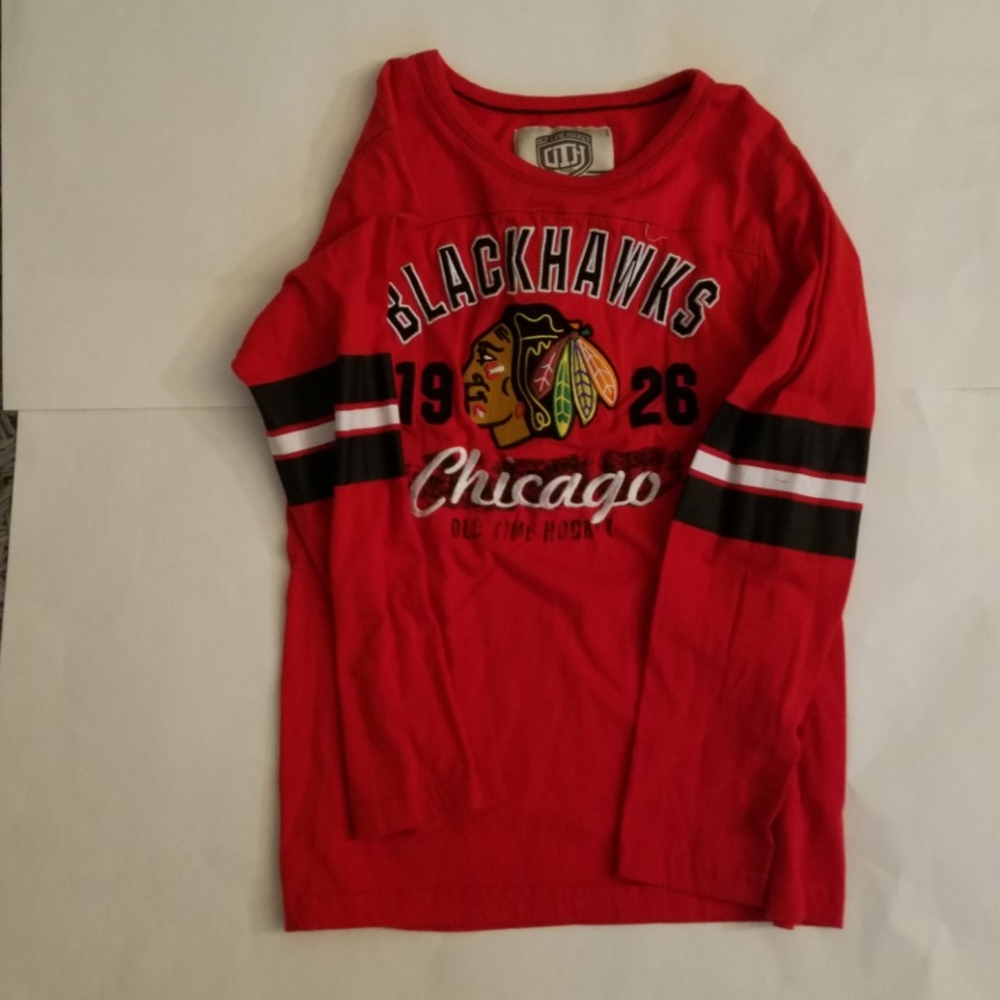 Boys Long Sleeve Blackhawks T Shirt.  Size M.